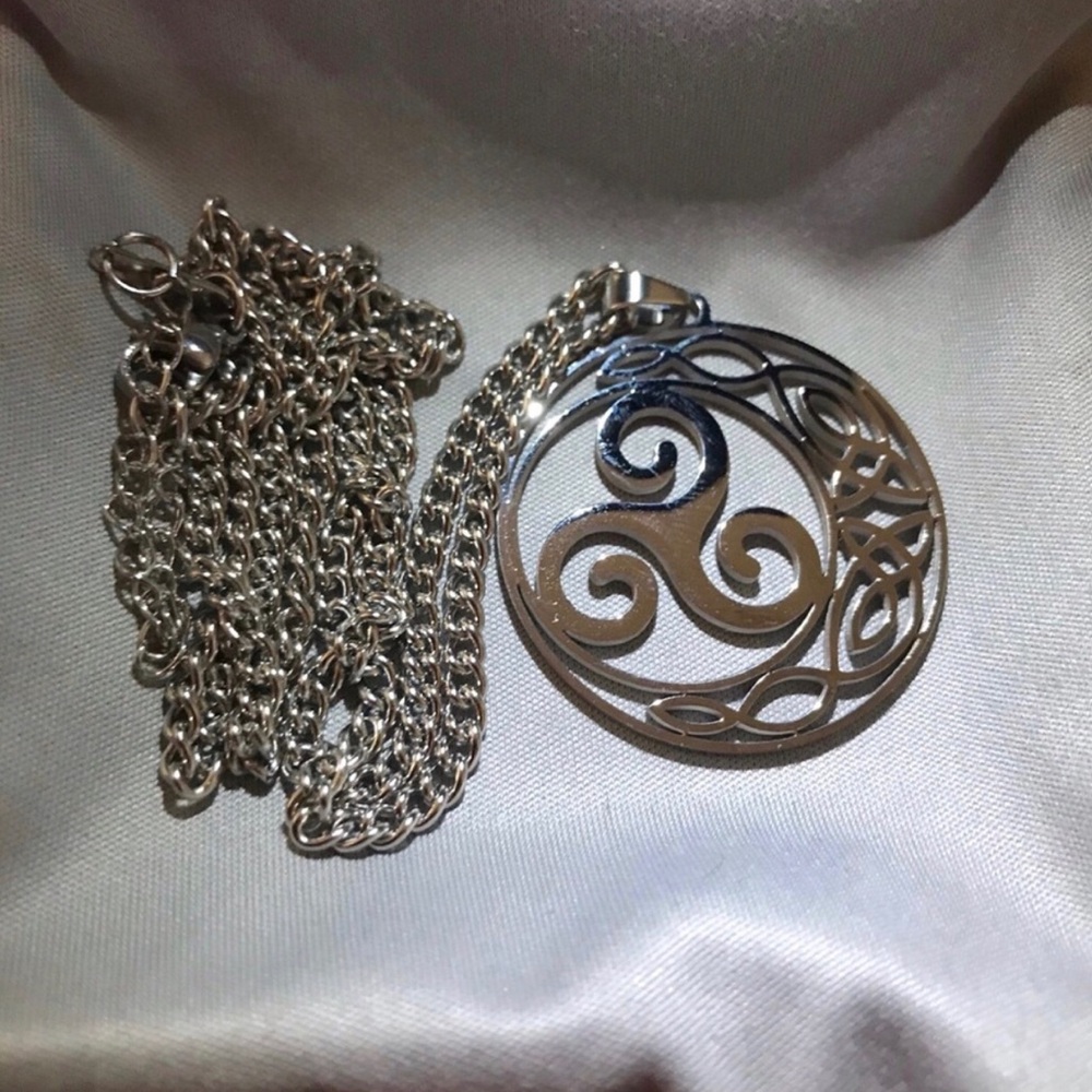 Silver Celtic Triskele Pendant Necklace - Picture 2 of 2